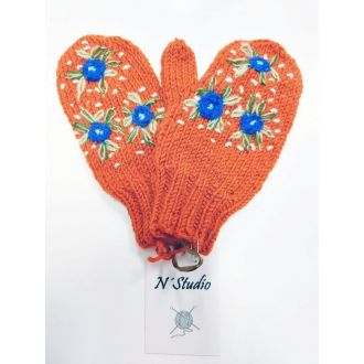 Handgebreide geborduurde kinderwanten brick - roze bloemen N'STUDIO