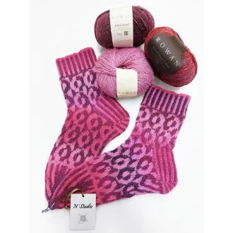 Graphic hand gebreide sokken fuchsia N'STUDIO