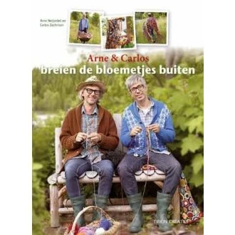 Arne en Carlos breien de bloemetjes buiten breiboek PN-0149609