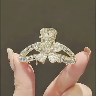 Bloemetje met parels en strass 4x2cm haarklem