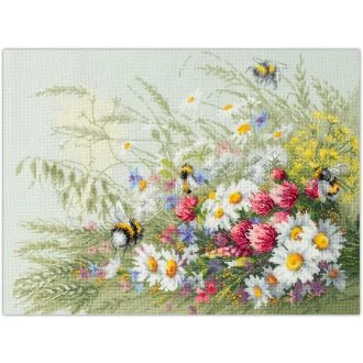 DAISIES AND CLOVER borduurpakket magic needle van Stitchcompany ci-510-225