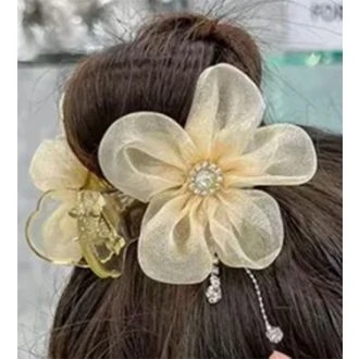 Gele bloem haarklem met glinsteringen