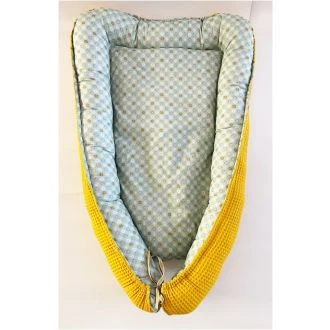 Babynestje groene rondjes met okergeel van N'STUDIO