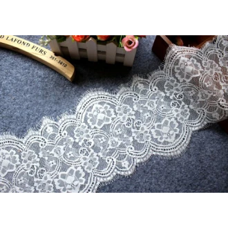 Breed kanten band met wimpers 18cm 3 meter lang 