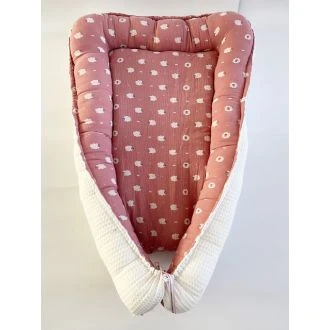 Babynestje roze schaapjes van N'STUDIO