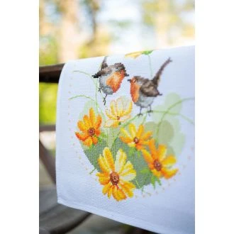 Borduurpakket tafelloper aida Roodborstjes en bloemen 32x84cm van VERVACO PN-0161964