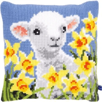 Lam met narcissen kruissteek borduurpakket kussen 40x40cm van VERVACO PN-0148423
