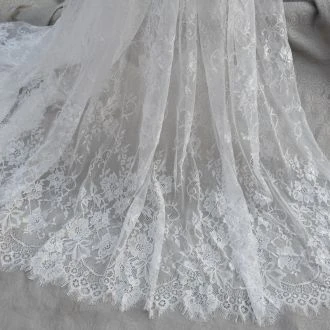 Wit afgewerkt kanten bruidsstof 3meter 150cm breed